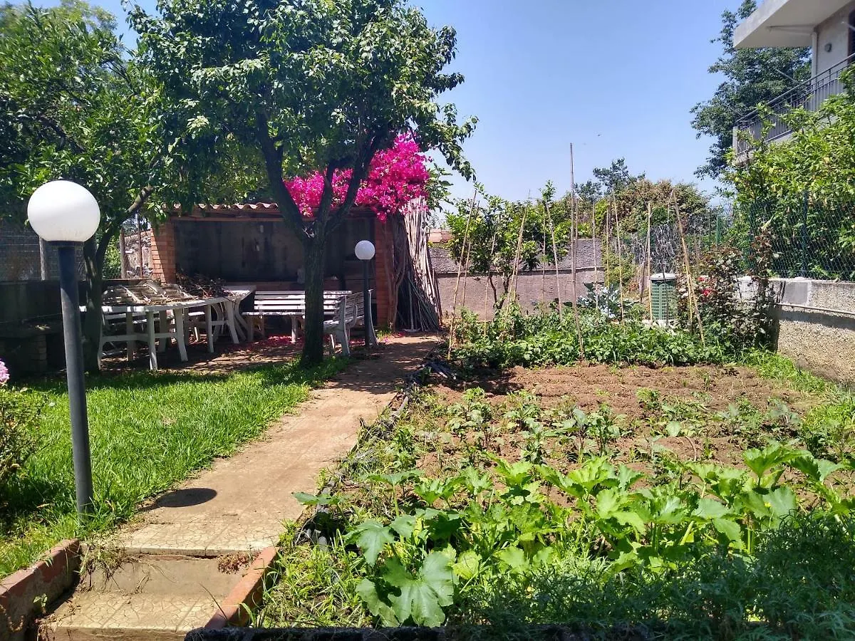 Homestay Route 114 Apartment Acireale