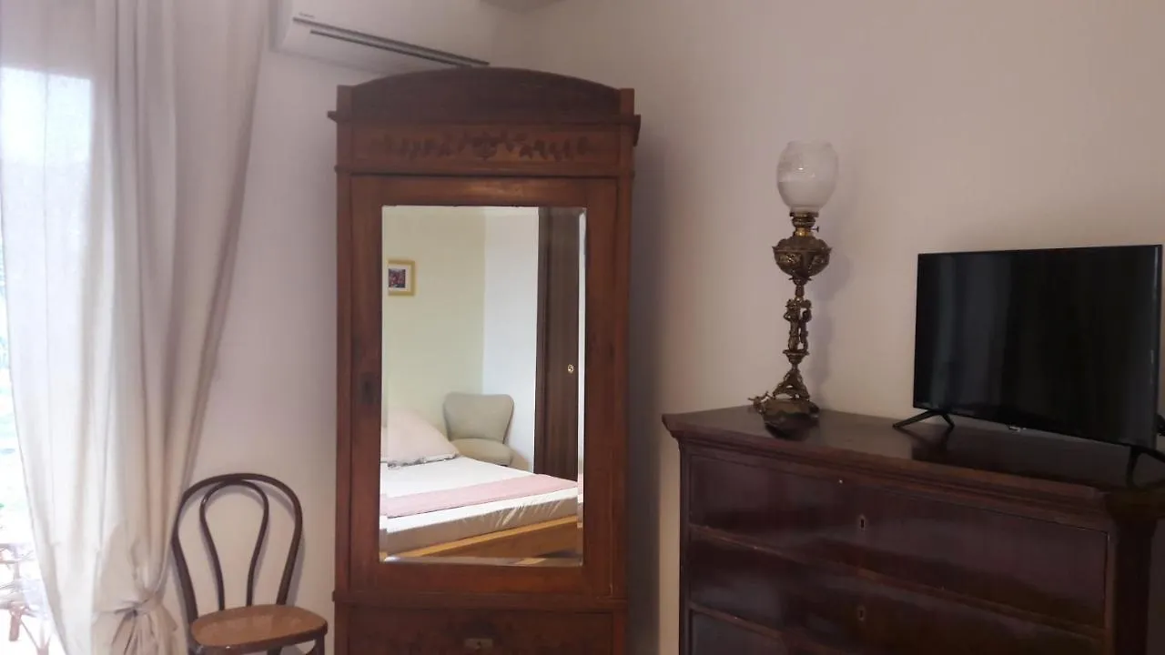 Homestay Route 114 Apartment Acireale