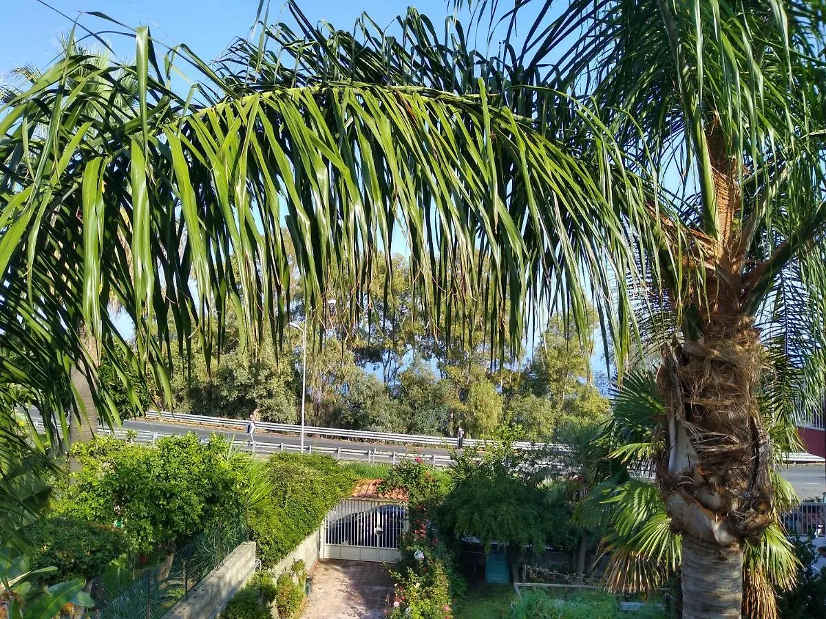 Homestay Route 114 Apartment Acireale
