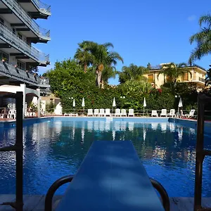4* Hotell Wave